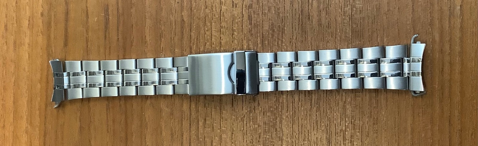 Stainless Steel 3-Link Bracelet Flip Lock Clasp Watchband 22mm Curved Ends NOS