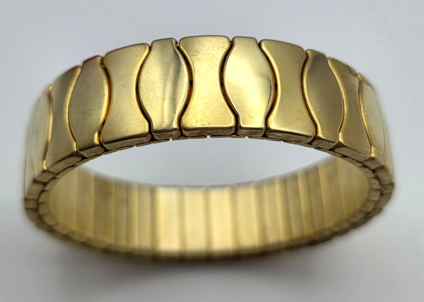 Vintage Gold Tone Expandable Stretch Bangle Bracelet 14.2mm Wide 6-8 in