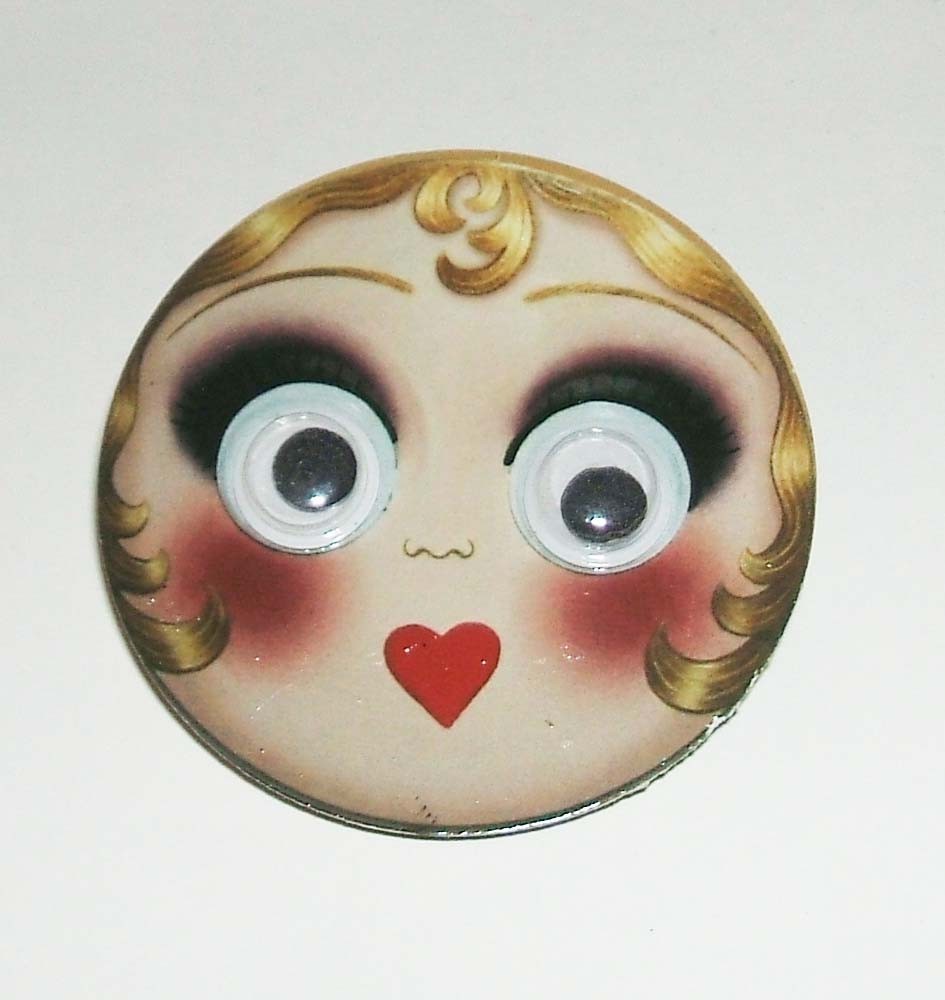 GOGGLE EYES FLAPPER HEAD Brooch Pin CUTE Vintage Kitsch Style