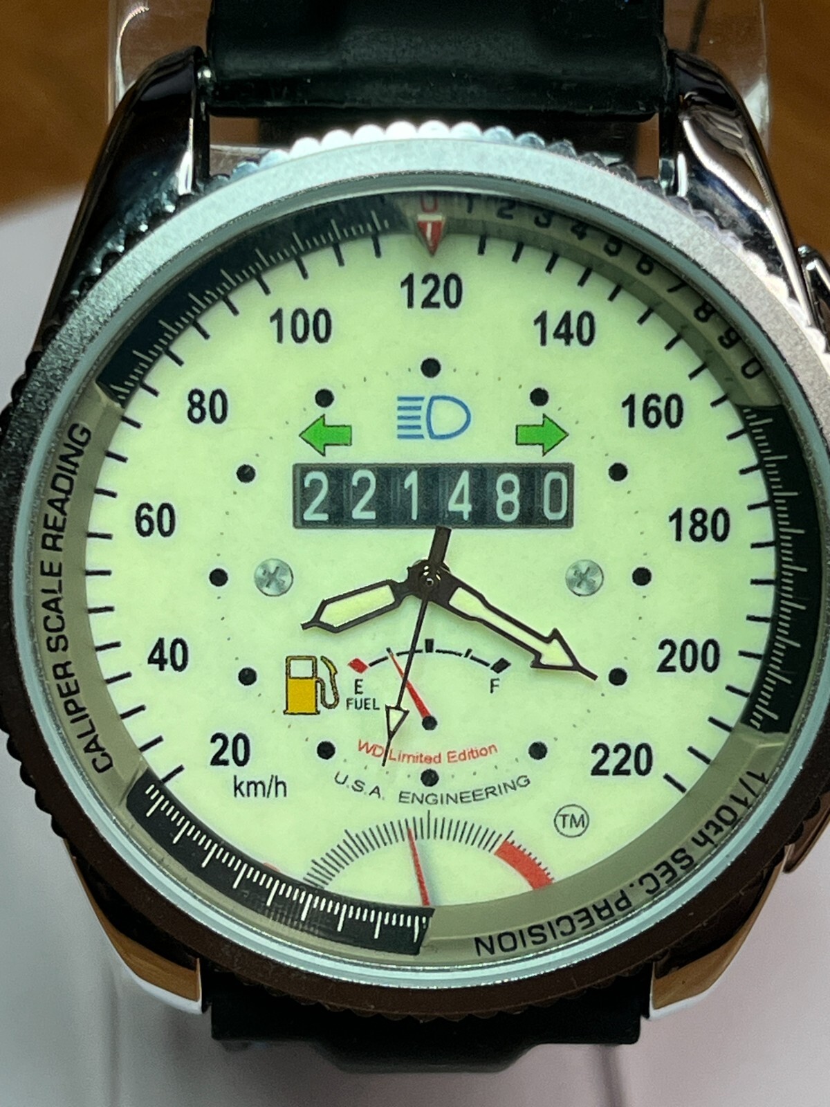 New Watch Quartz Speedometer Luminous Dial 48mm Silver Case 24mm Silicone Band