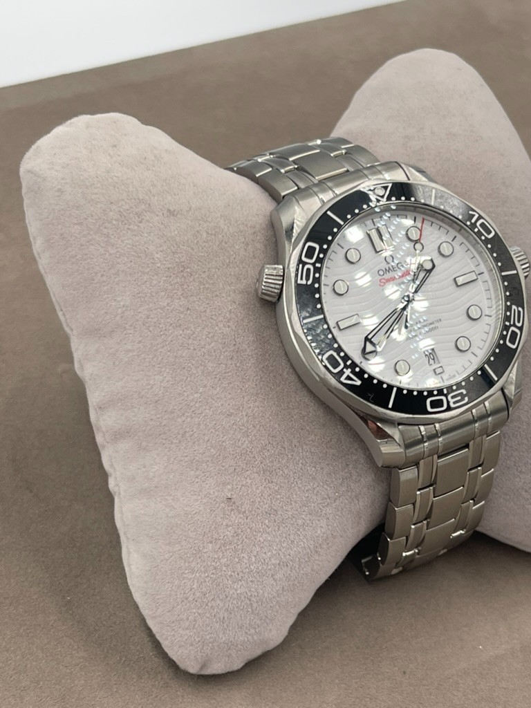 Omega White Dial Seamaster Chronometer Diver 300m 210.30.42.20.04.001 (2024)