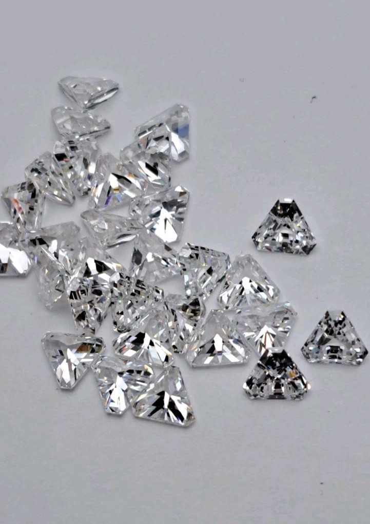 30 pieces Triangle 5mm CZ Cubic Zirconia Loose Stones