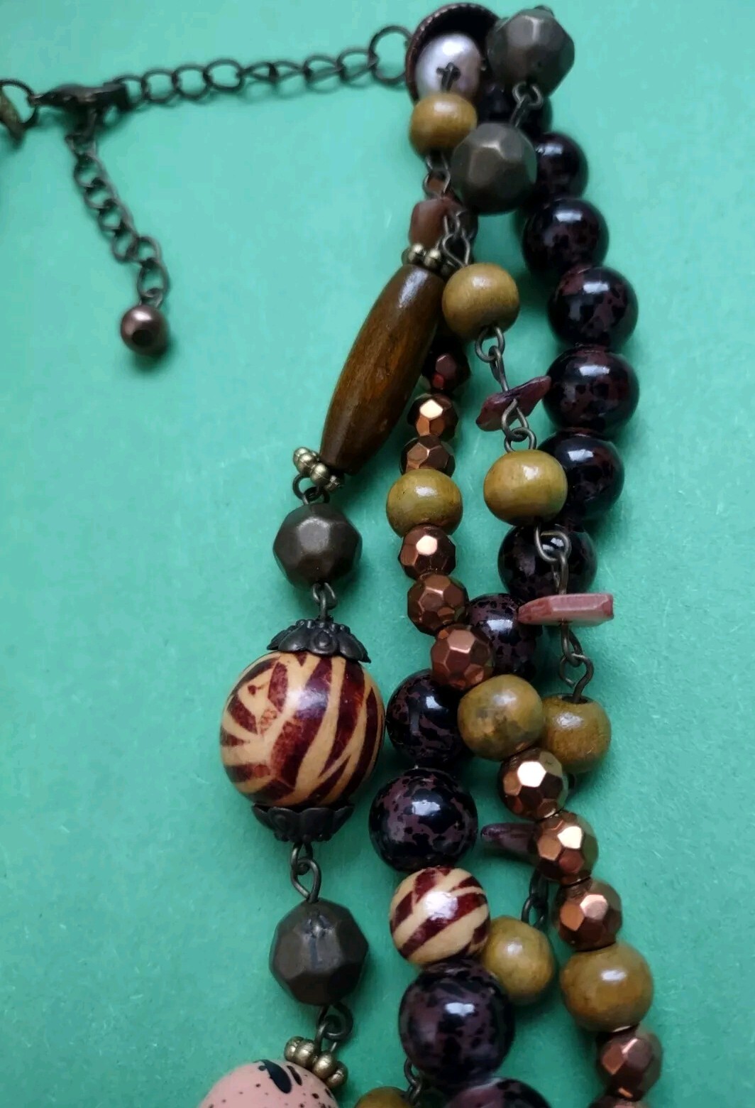WOODEN, LUCITE & MOTHER OF PEARL Copper Tone Beaded Necklace