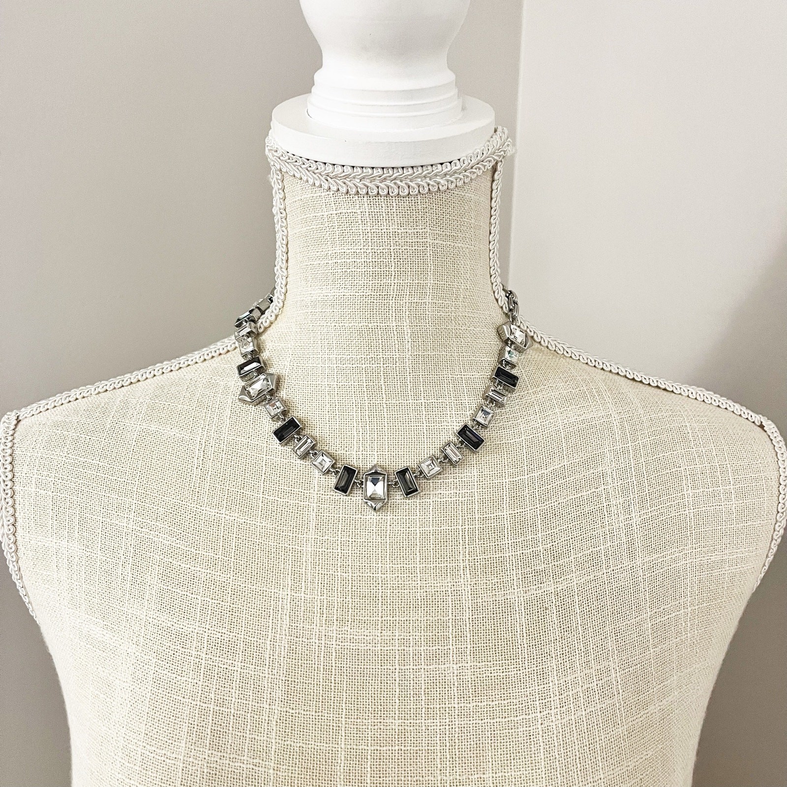 NEW White House Black Market WHBM Art Deco Black Crystal Statement Necklace