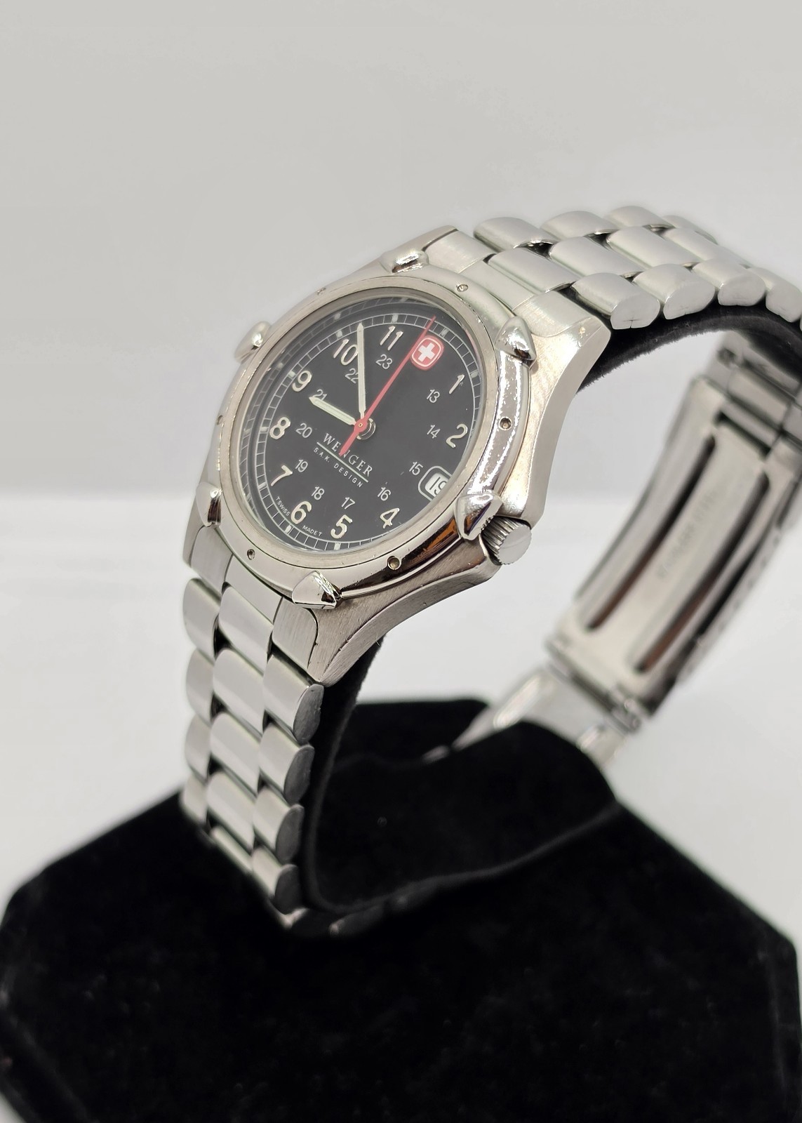Wenger Watch S.A.K Design Men’s Quartz 100m 37.4mm Black Dial Date Stainless