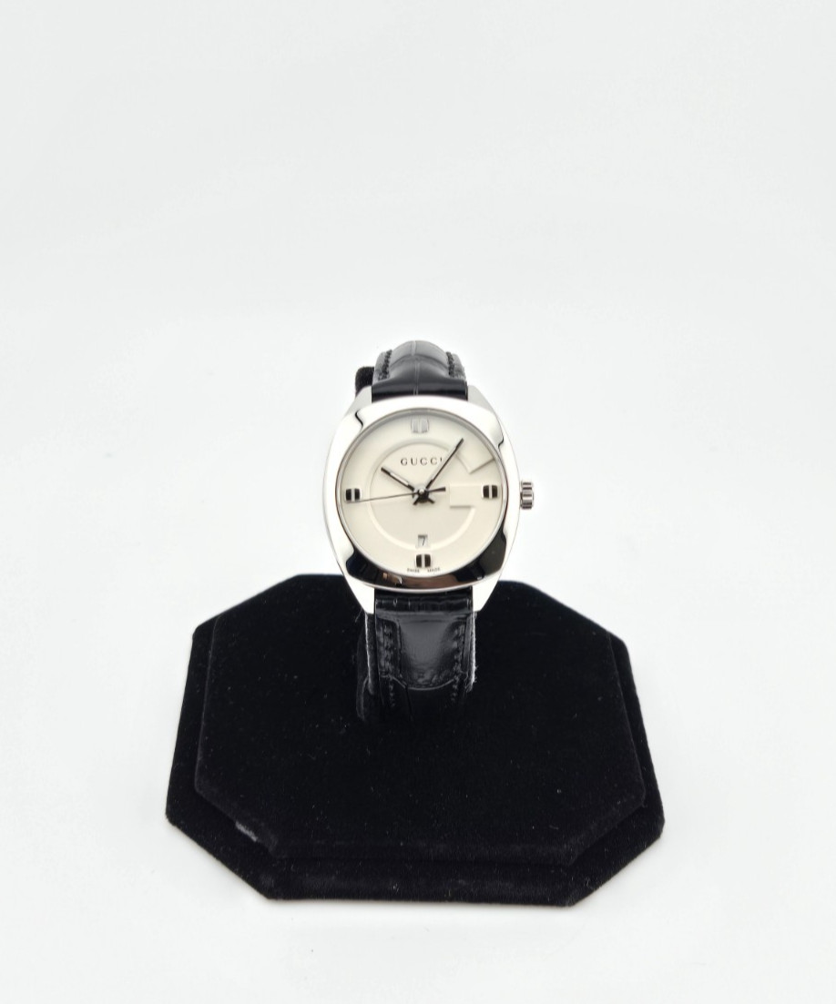 Gucci GG2570 Women’s White Dial Elegant Leather Strap Watch – YA142502