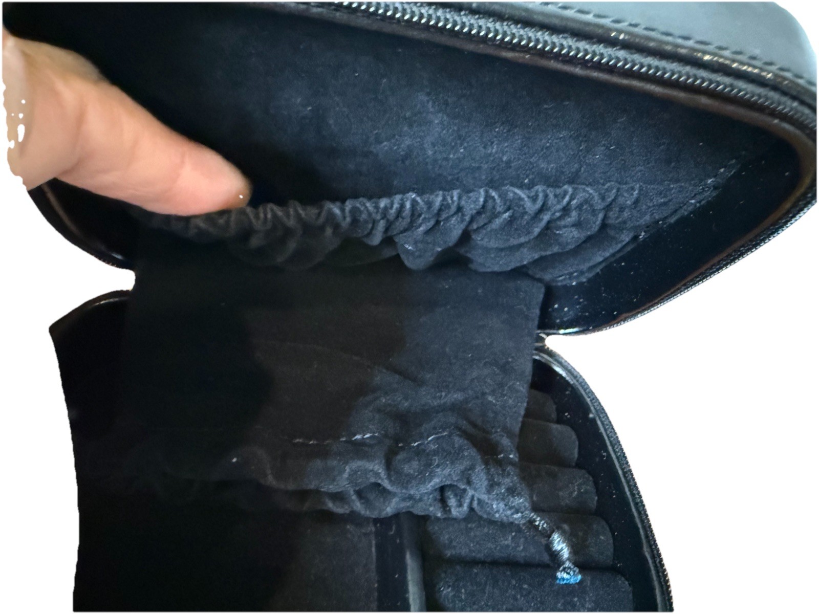 Black Travel Jewelry Case Faux Leather Zip. Velvet lining excellent condition.