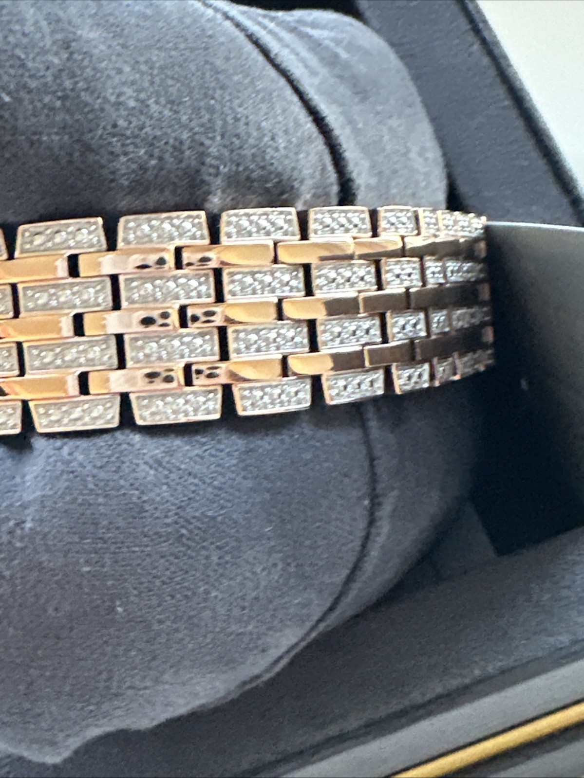 Bulova Quartz Women’s Pave Dial Crystals Rose Gold Watch 32mm 98L235