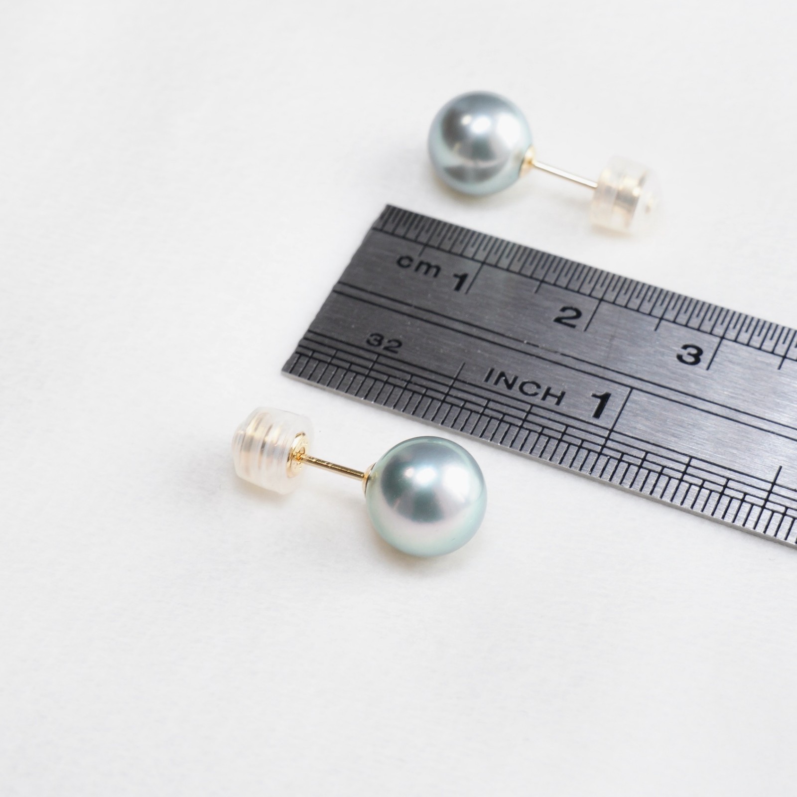 High Luster 8.7mm Round Gray-Blue Japanese Akoya Pearl Stud Earrings 18K Gold