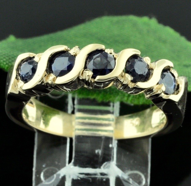 14k Solid yellow gold Natural Blue Sapphire ring 1.00 ct 5 stone ring