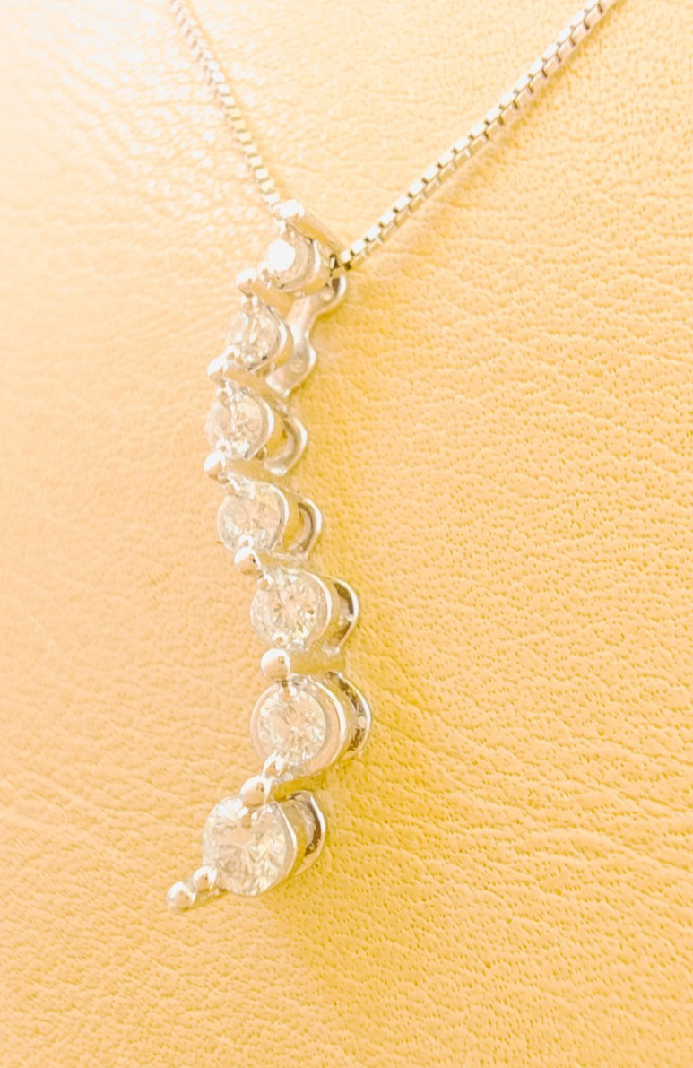 14K White Gold .25 Ct Diamond Drop Pendant Necklace 7‑Stone Bezel 18″ Chain