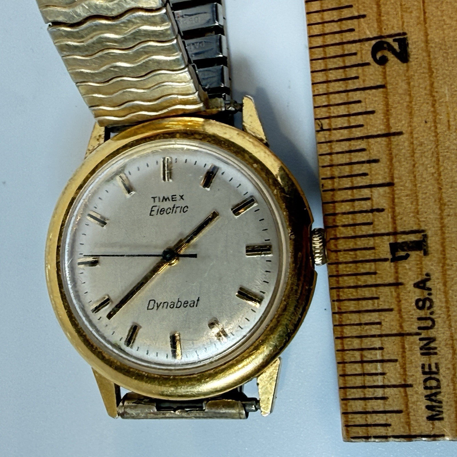VINTAGE TIMEX ELECTRIC DYNABEAT 36mm WATCH GOLD TONE BRUSHED SILVER DIAL RUNS