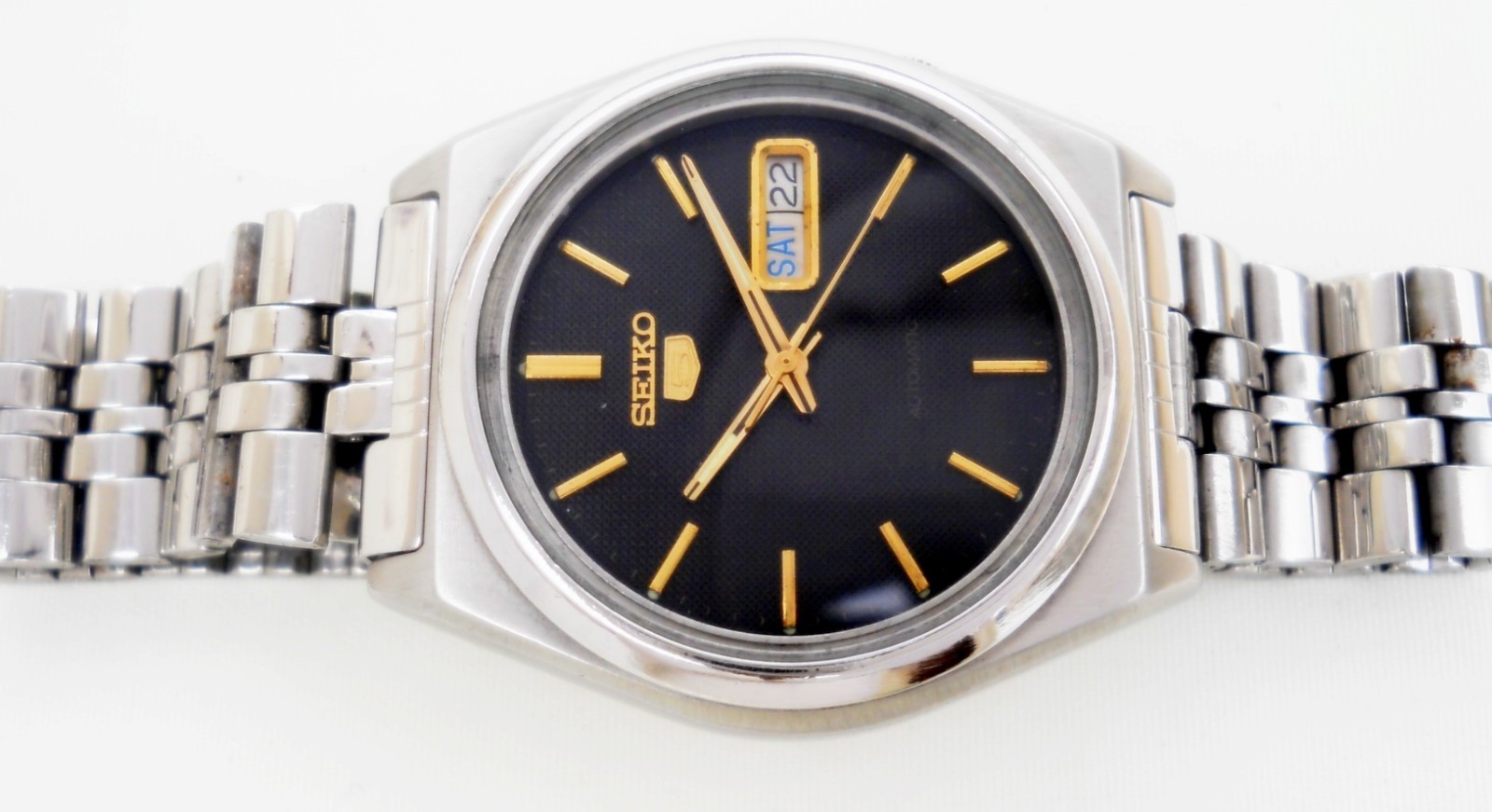 Vintage Seiko 5 Automatic Watch Black Textured Dial Gold Indices Day Date Japan