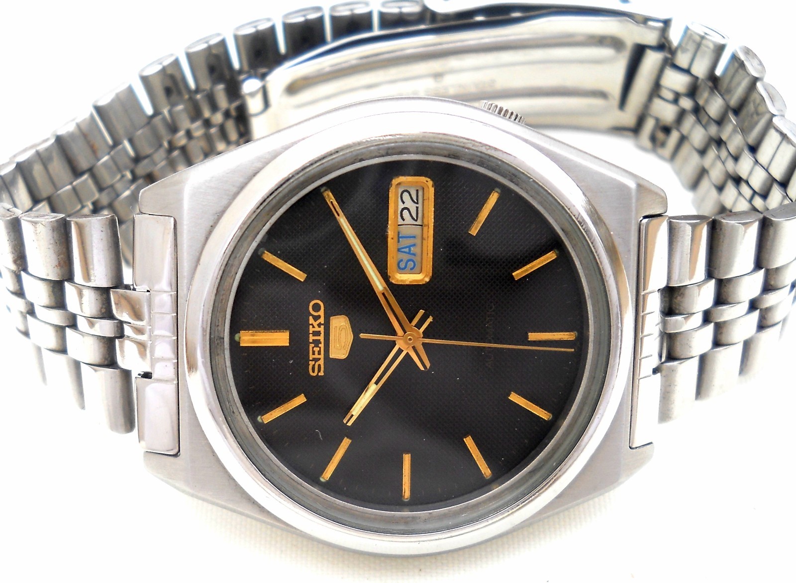 Vintage Seiko 5 Automatic Watch Black Textured Dial Gold Indices Day Date Japan