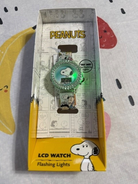 Peanuts LCD Watch Flashing Lights LED Display Snoopy Unisex Kids Cartoon Green