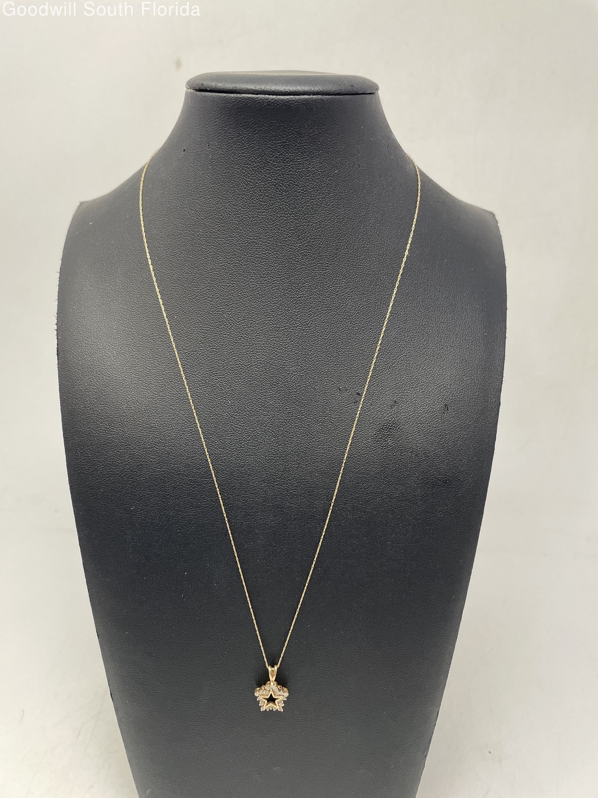 Gold 10K With Diamonds Chain-Pendant Women’s (Stamped 10K. Tested 10.00KT) 1.5gr