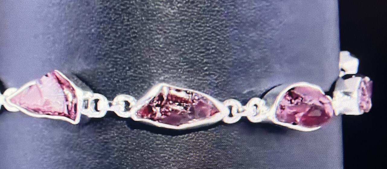 Artisan Crafted Orissa Rhodolite Garnet Bracelet in Sterling Silver (7.25 In) 18