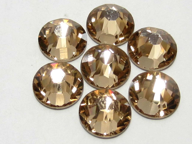 30ss LIGHT COLORADO TOPAZ (maxima) HOT FIX PRECIOSA Rhinestones 18pcs.
