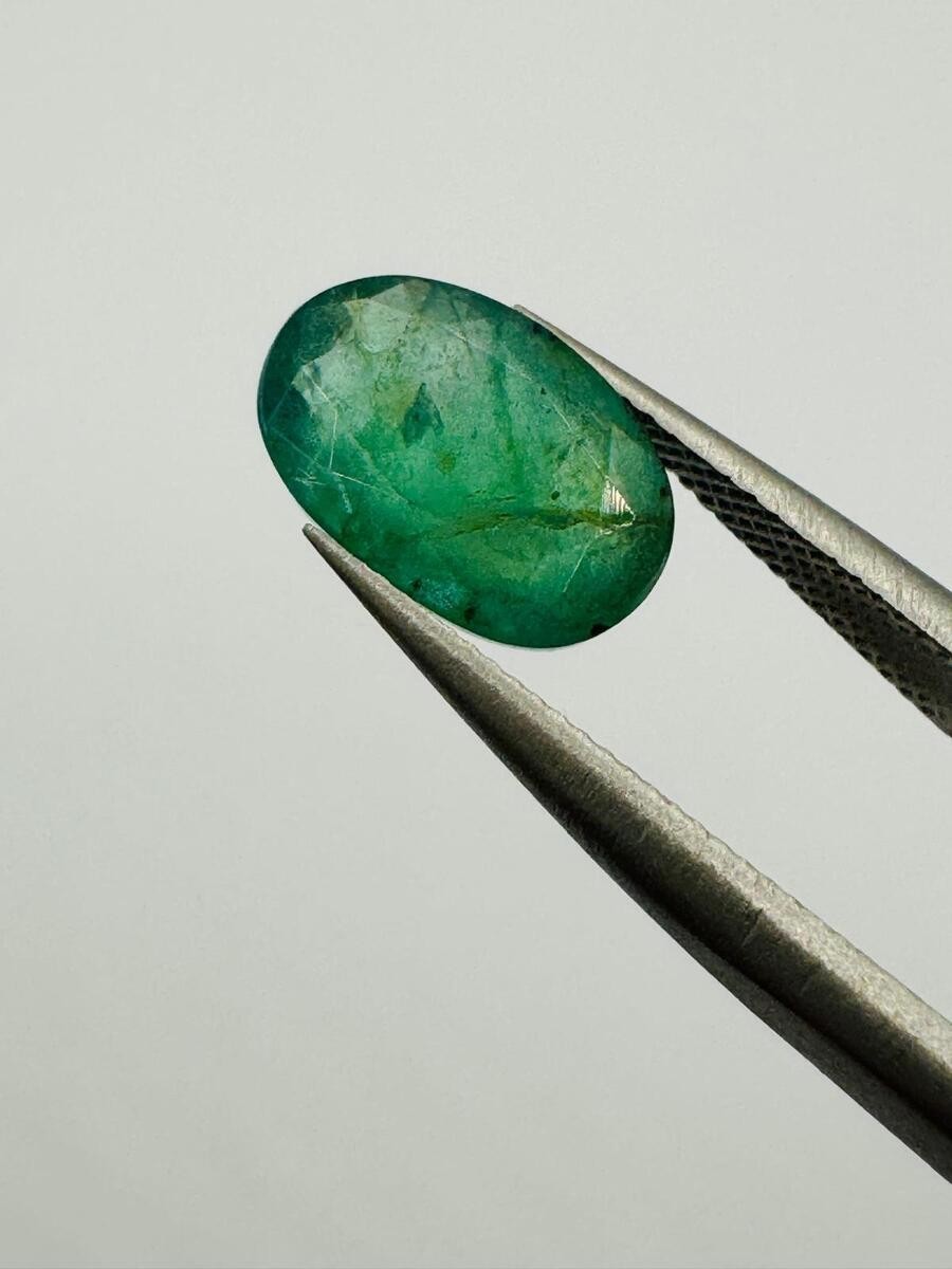 Beautiful Natural Green Emerald 2.785 ct mixed cut grade 10.92×7.63×4.76 mm