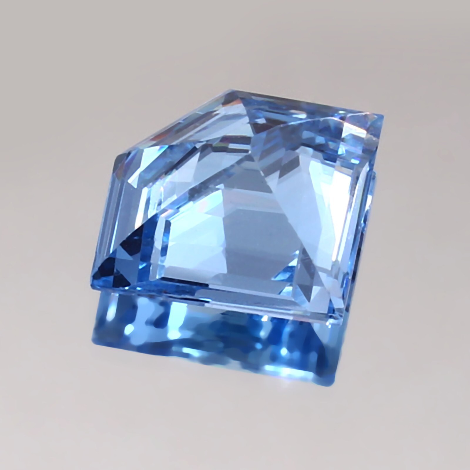 AAA 9.15 CT Natural Flawless Brazilian Aquamarine Loose Pentagon Gemstone Cut