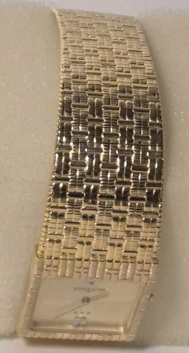 1980s Wittnauer QWR 25 x 31mm Tank Quartz Gold Tone Swiss Watch 9782 w/Box