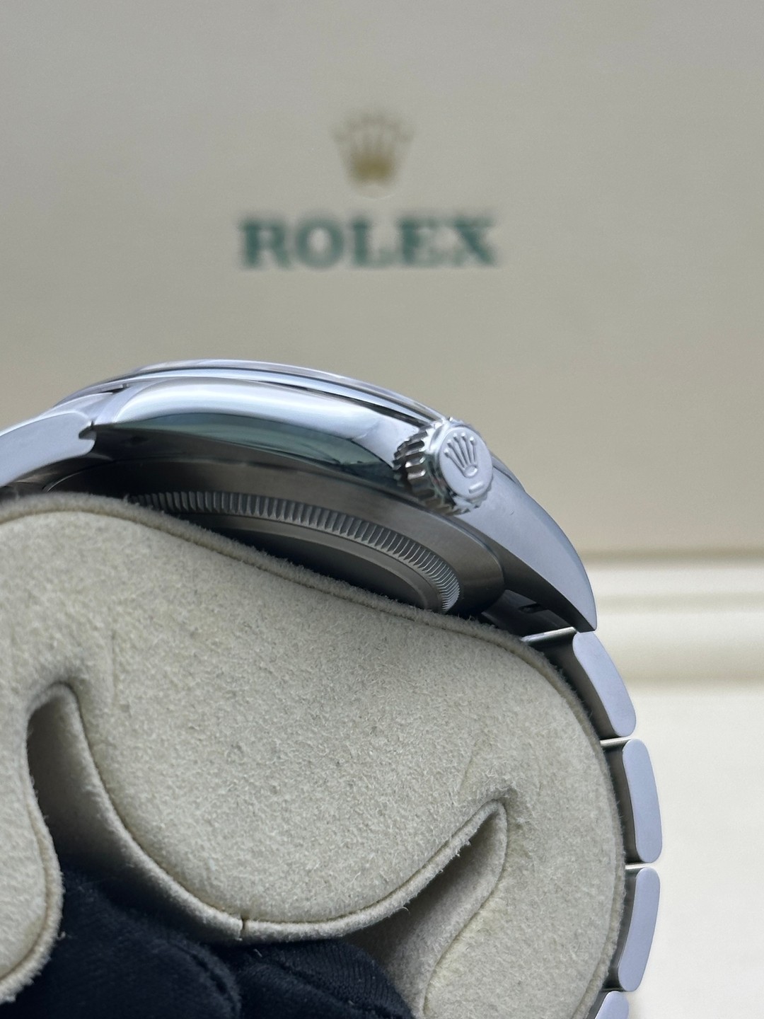 NEW 2026 Rolex Oyster Perpetual 41mm 134300 Med Blue Dial
