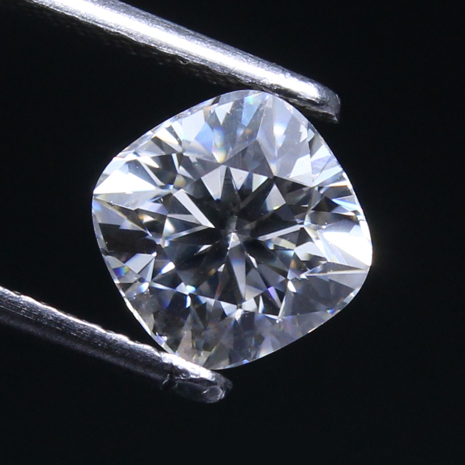 Natural DE Color VVS1 Brilliant Cut White 5×5 MM Cushion Loose Diamond