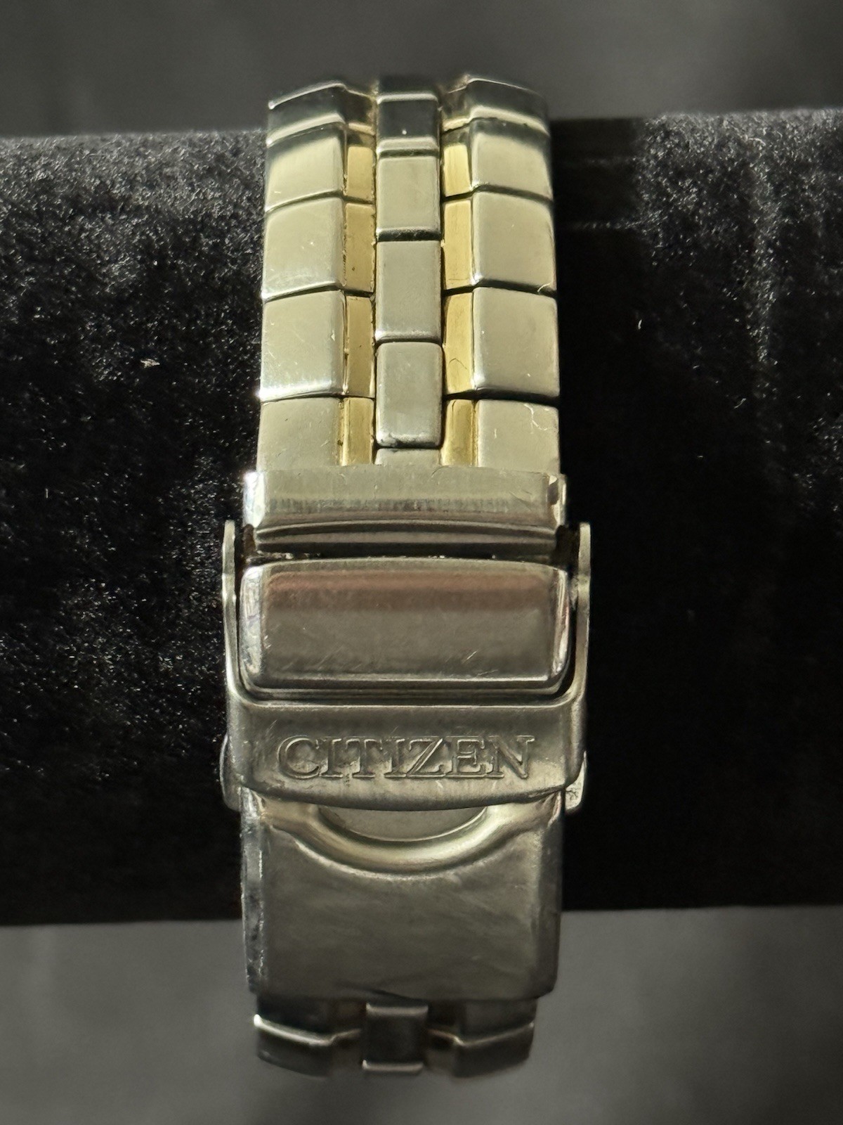 Citizen Eco-Drive Men E111-K15699 Two Tone Stainless Eco Drive Works