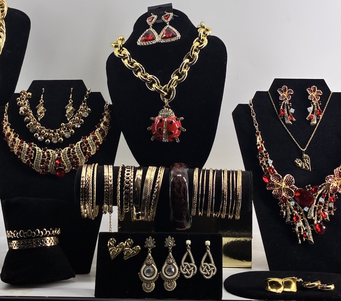 Fashion Costume Jewelry Lot Necklaces Earrings Bracelets Gold Tone Red Green