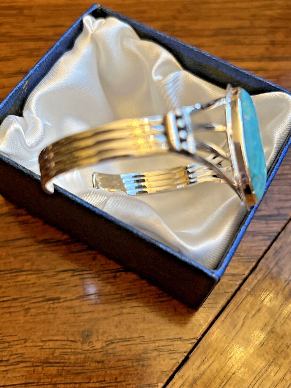 Natural Kingman Turquoise Cuff Bracelet Sterling Silver 7 in (16.40 g) 3.75 ctw