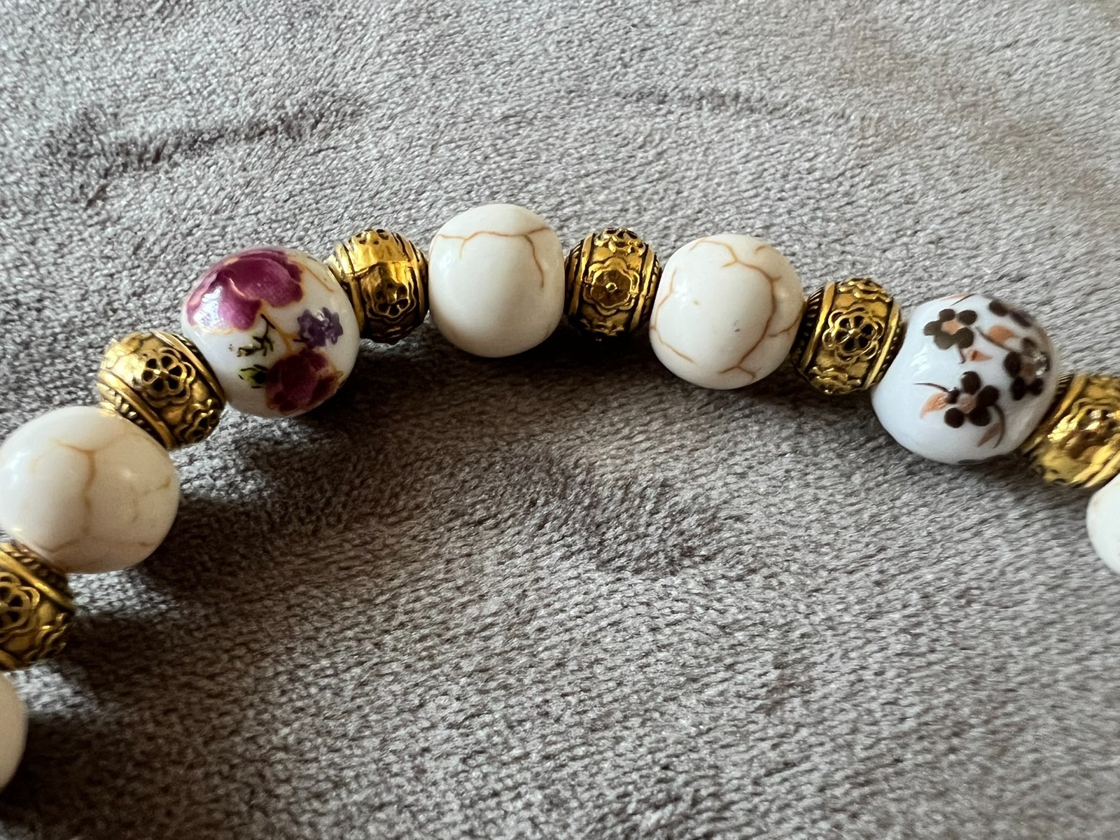 handmade women beige flower stone bracelet non elastic with zip