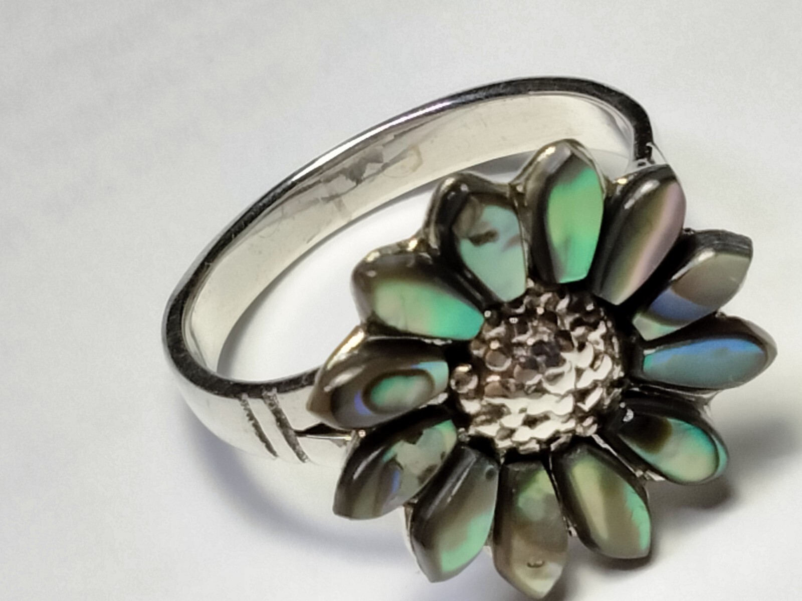 ABALONE SHELL INLAYS IN FLOWER SHAPE STERLING SILVER.925 RING SIZE 9.0-9.25!