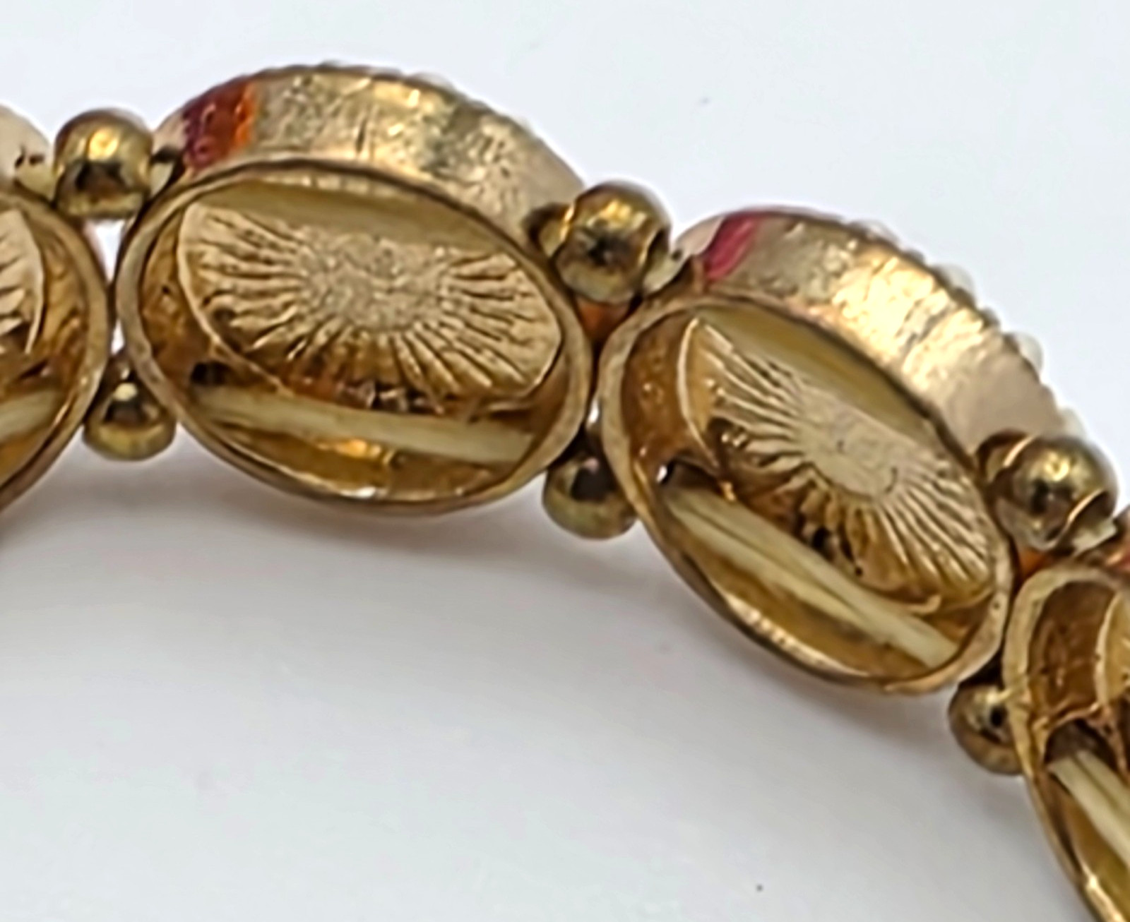 Gold Tone Flower Link Stretch Bracelet 6″ White Lucite Beads 12.7mm Wide
