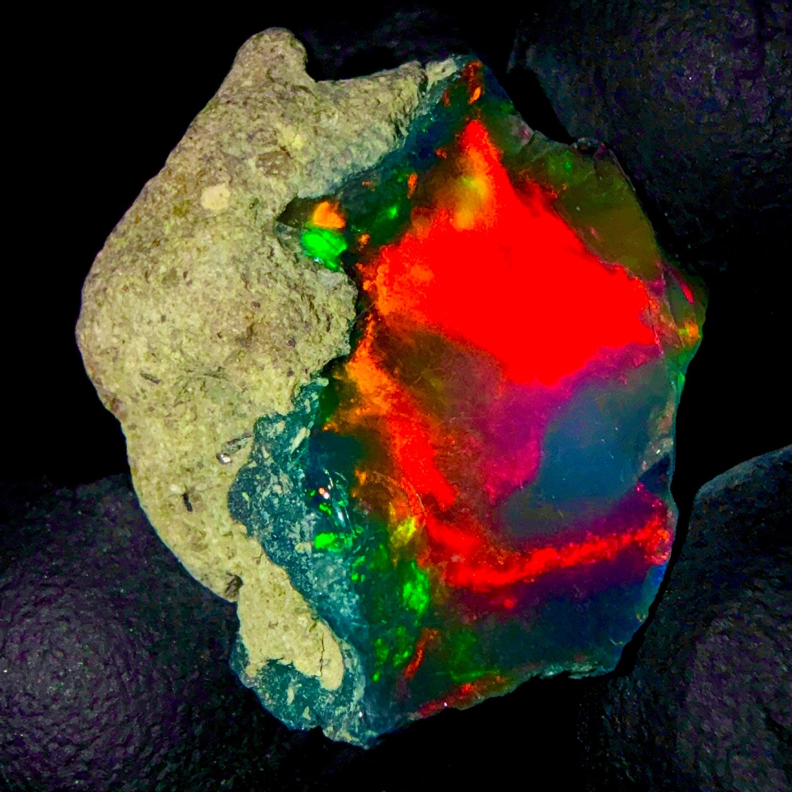 Opal, Natural Fire Ethiopian opal rough, Black Dry opal gemstone 13 Ct 21×18 mm