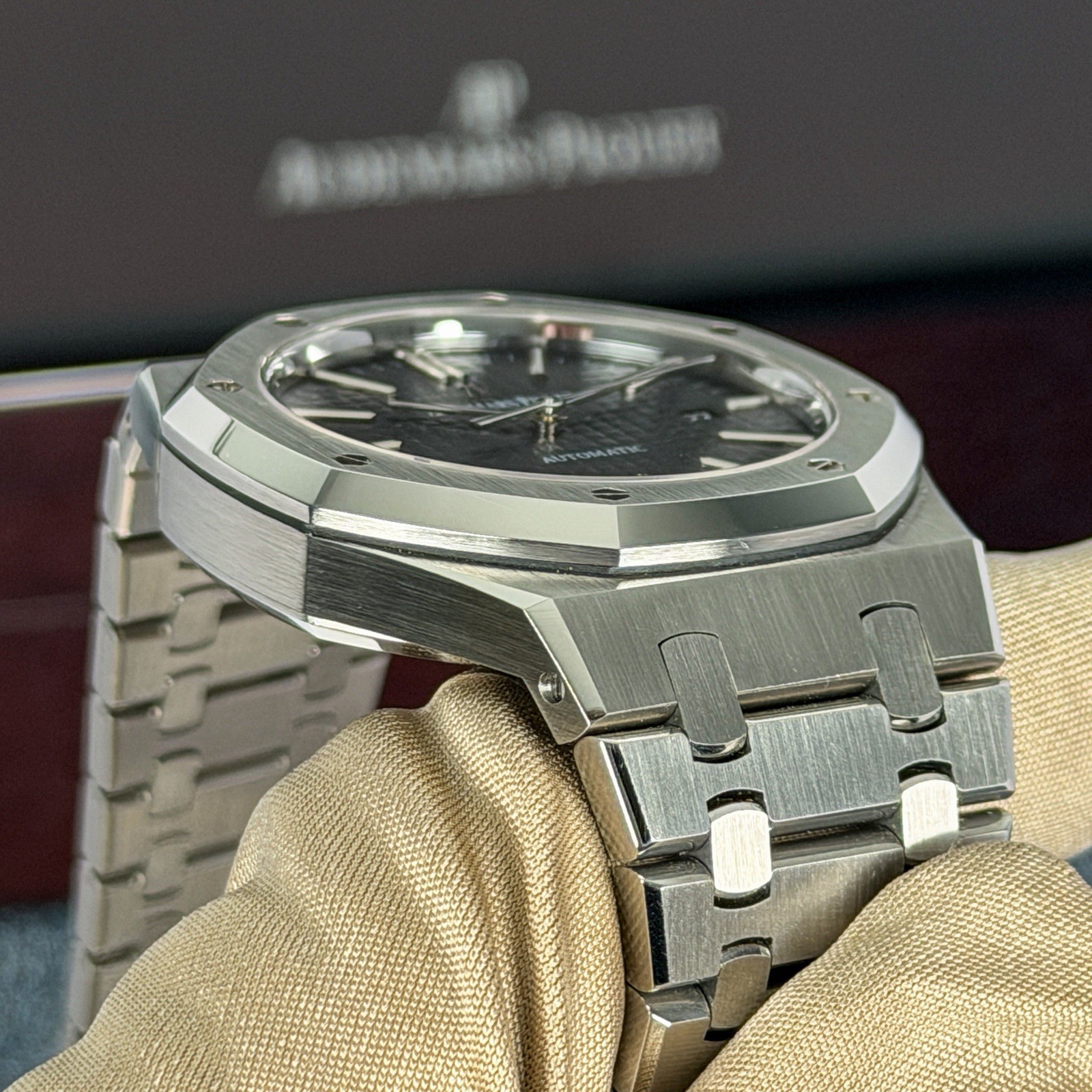 Audemars Piguet Royal Oak Men’s Black Watch – 15400ST Full Set All Links
