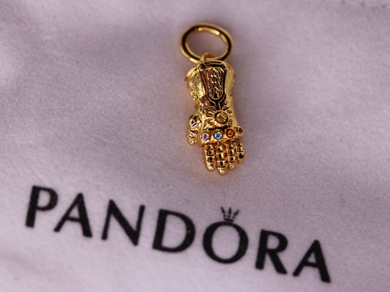 GENUINE PANDORA x DISNEY x MARVEL The Avengers Infinity Gauntlet Charm 760661C01