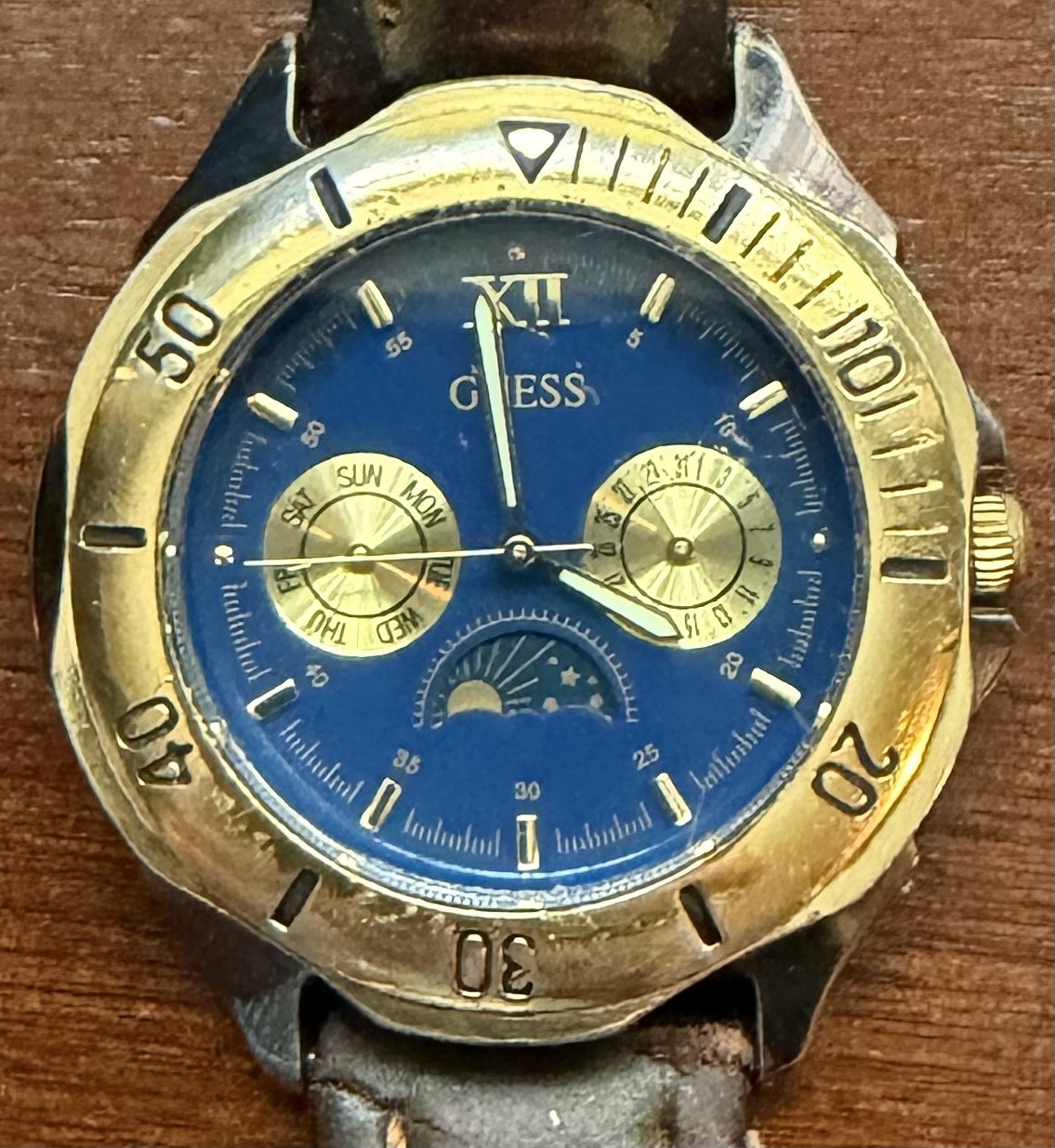 Vintage Guess Waterproof 1995 Moonphase Date Day Dial Steel Men’s Watch