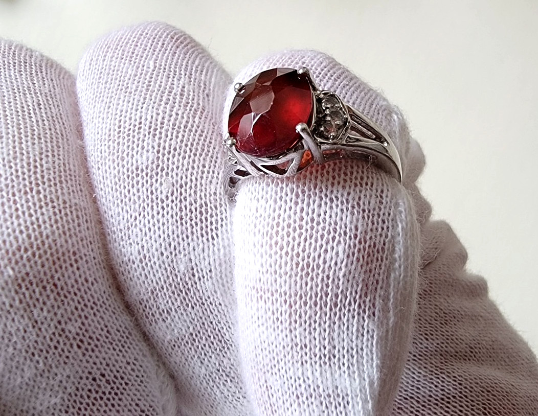 HESSONITE GARNET VINTAGE STYLE STERLING SILVER RING WHITE SAPPIRE ACCENTS SIZE 6
