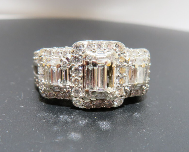 14K WG EMERALD CUT & ROUND CLUSTER ENGAGEMENT RING 1.00 tcw SZ 8.5 7.84g(G133479