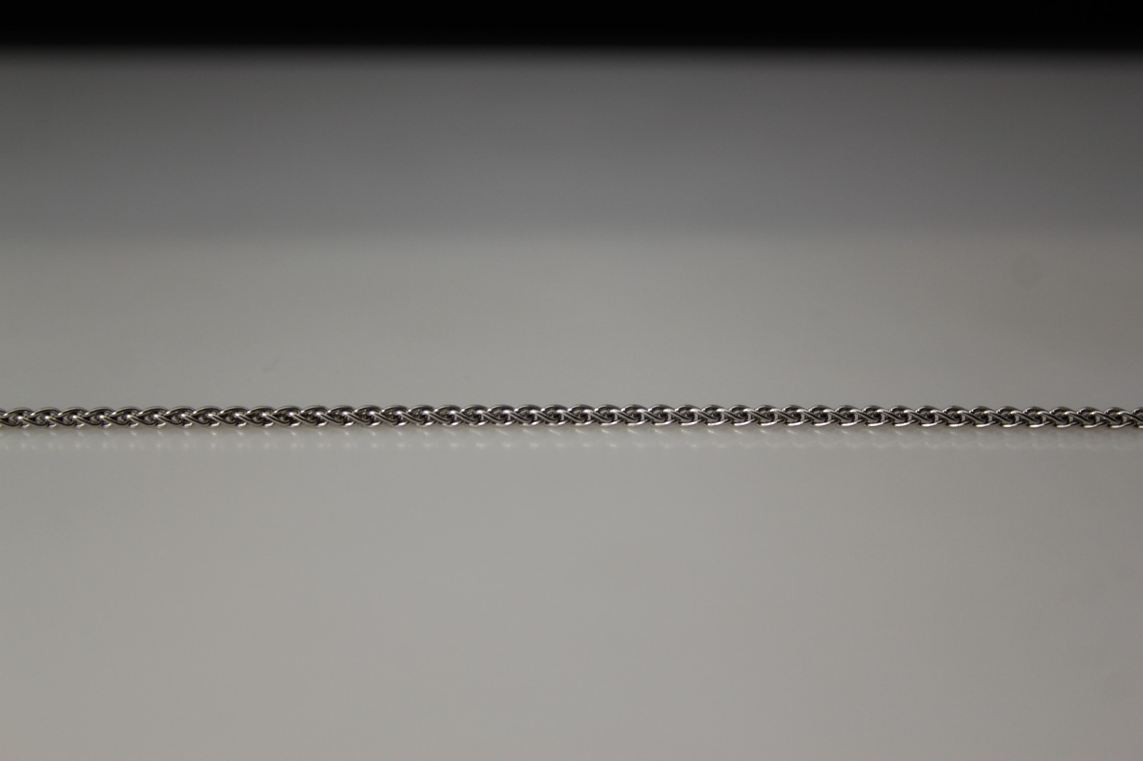14K White Gold Wheat Chain Necklace 5.4 grams 20″ long, 1/16″ wide (NEC5973x)