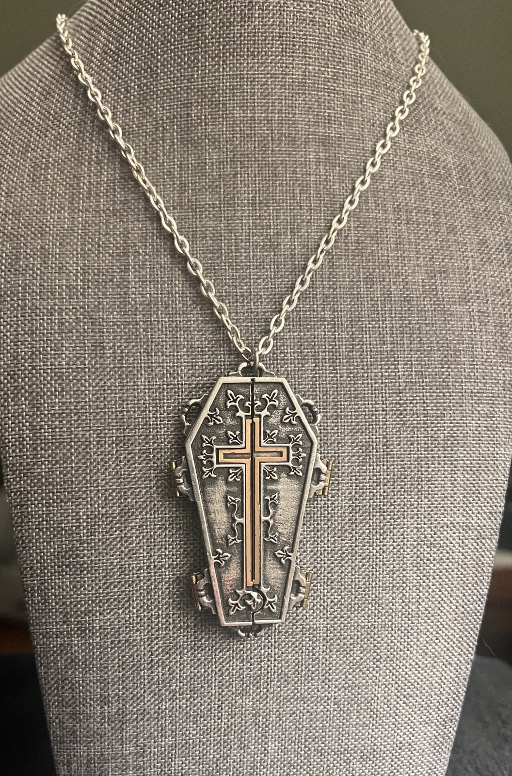 Alchemy England Requiem Tryptich Coffin (P246) 2003 Gothic