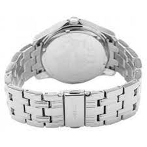 Guess Women’s Silver Color Stainless-Steel Quartz Fashion Wrist Watch W0147L1