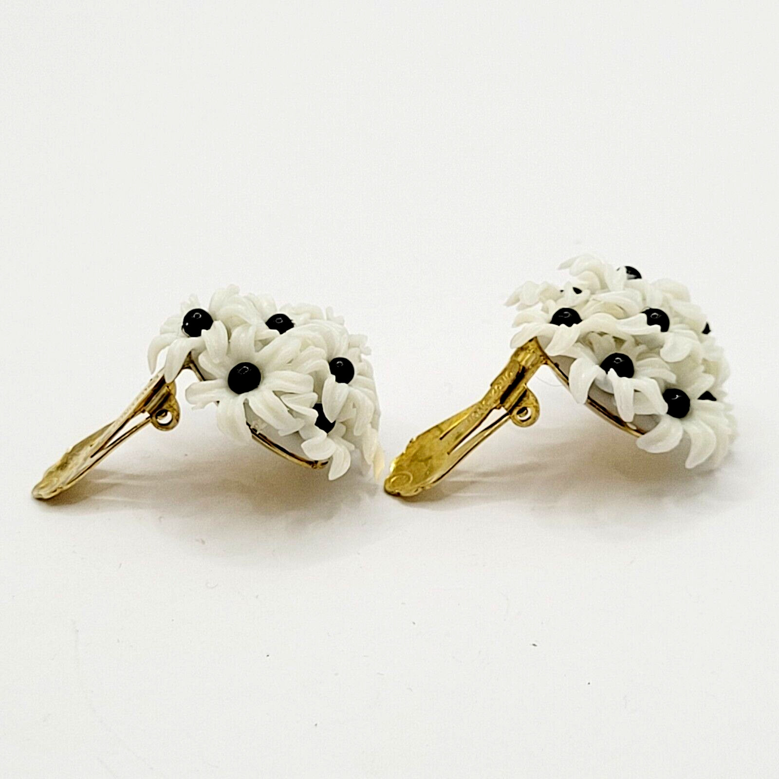 White Black Petaled Daisy Flower Plastic Metal Clip On Earrings 1960s Hong Kong