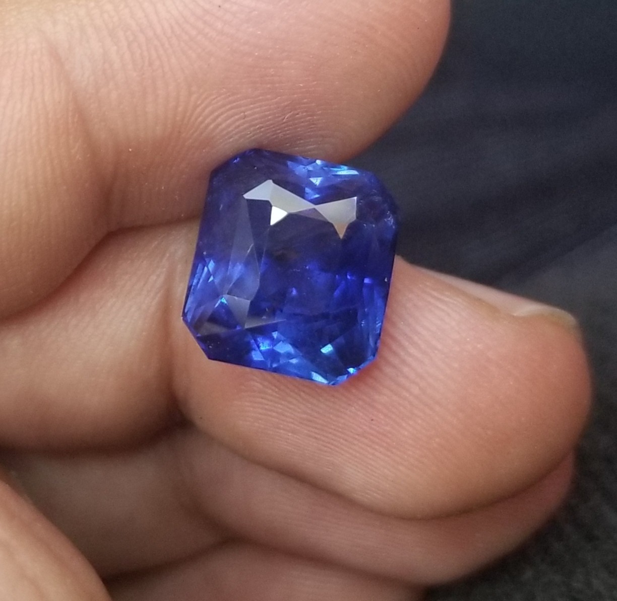 NATURAL GEM BLUE SAPPHIRE RADIANT CUT 12.29CT.