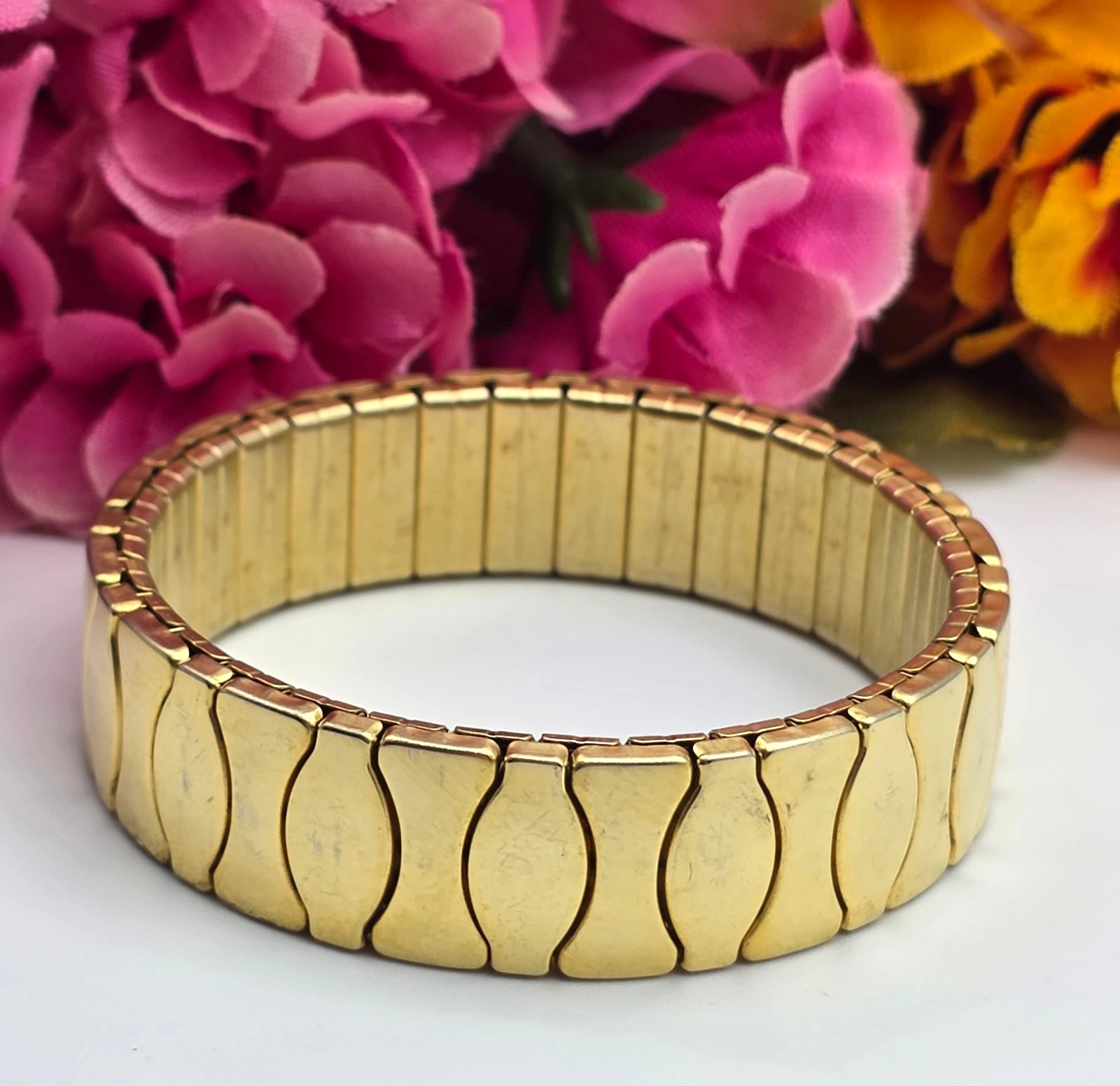 Vintage Gold Tone Expandable Stretch Bangle Bracelet 14.2mm Wide 6-8 in