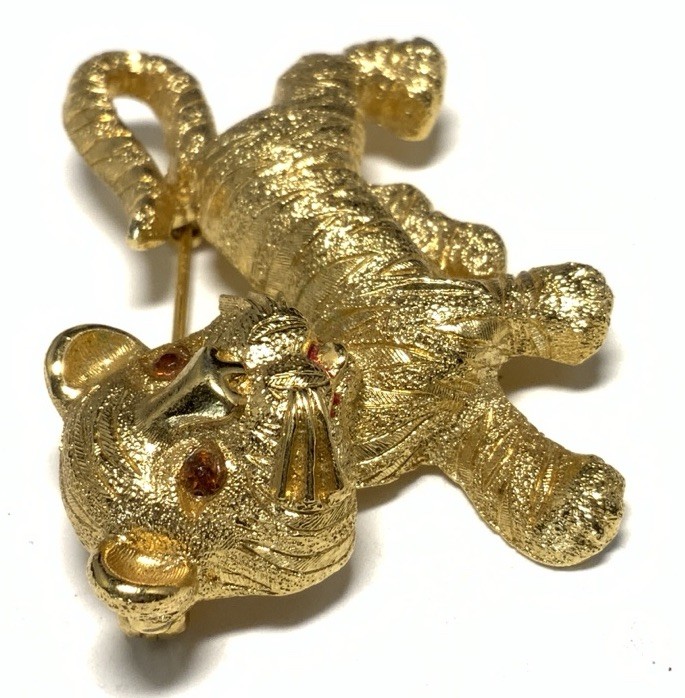 Monet Gold Tone Orange Rhinestone Eyed Cat Pin LY108