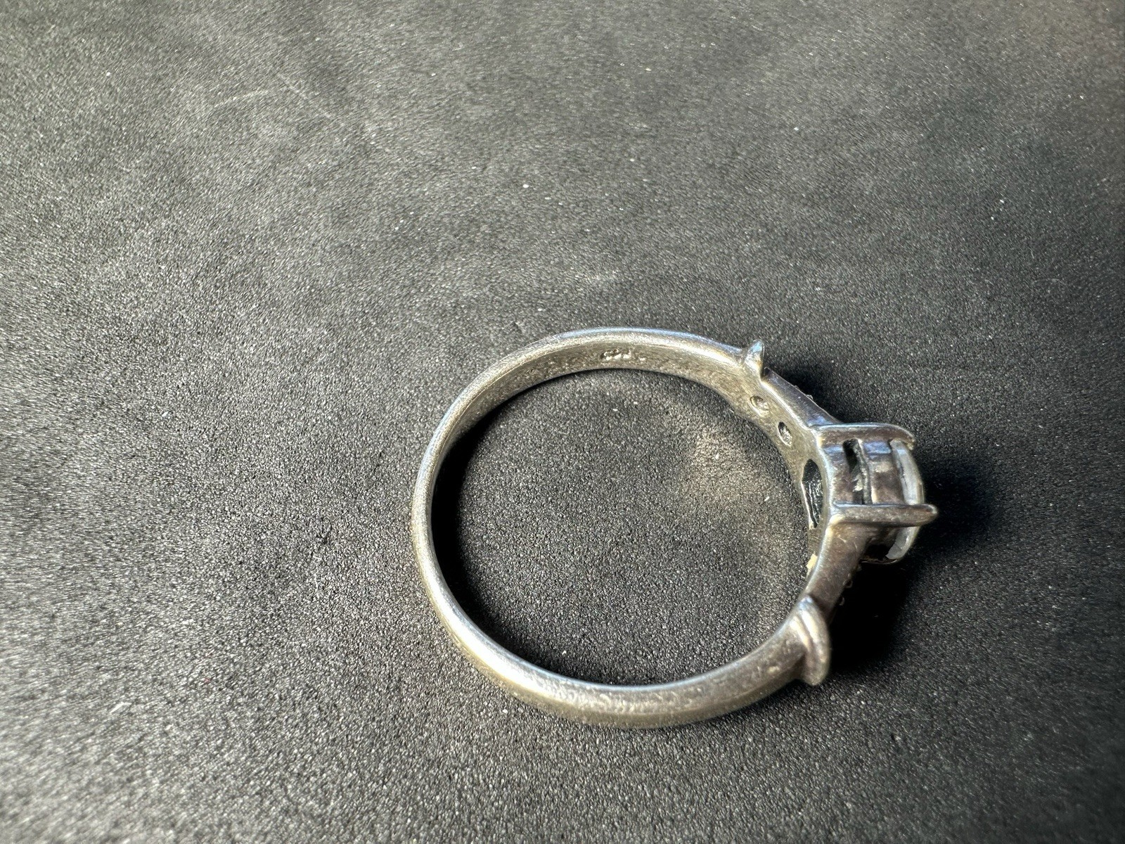 3.04g Vintage Sterling Silver 925 Ring Clear Round Side Accents M Size 8.5