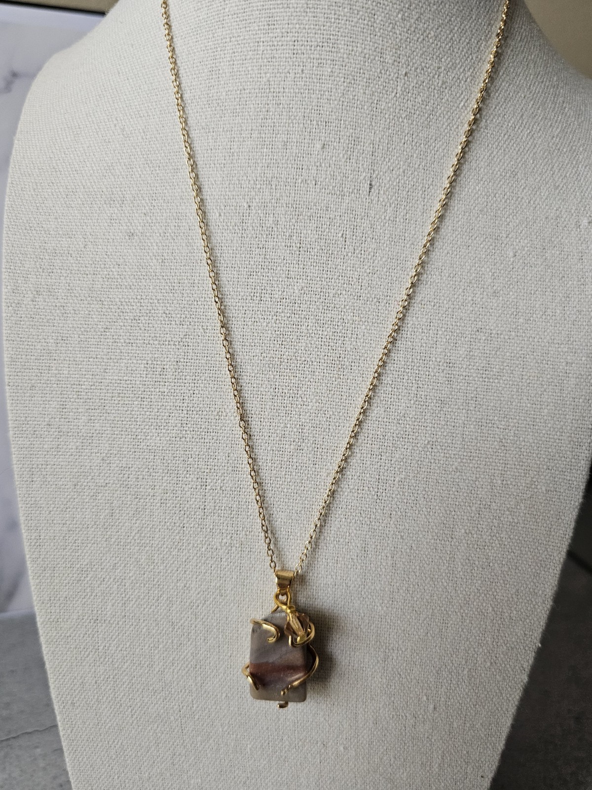 Pink & Brown Ocean Jasper Gold Wrapped Wire Pendant On 17″ Gold Necklace