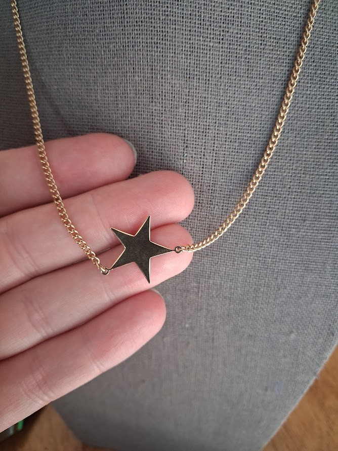 15 inch Avon Star necklace