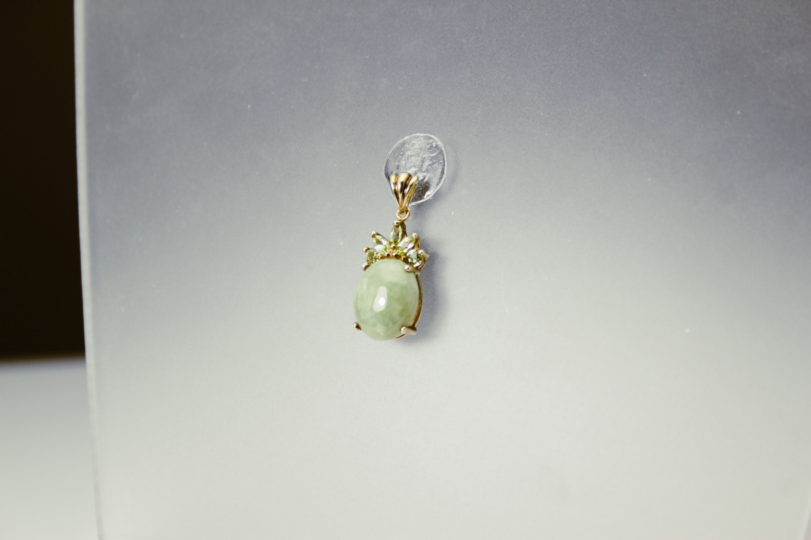 10k Yellow Gold Green Cabochon Stone with Accents Pendant 2 Grams (PEN9932)